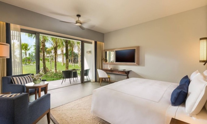 Plaine Magnien House | Dive Into Your Best Summer Vacation! Free Parking, Pool, Spa Center, Beachfront!