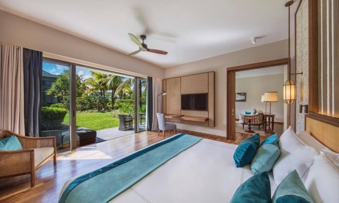 Plaine Magnien Hotel | Ultimate Getaway! Luxurious Suite with Garden View! Pool, Spa, Beachfront!