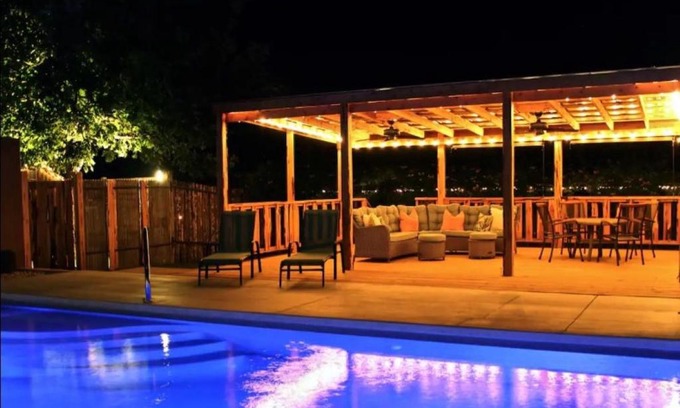 Bandera House | Mucho Gusto
