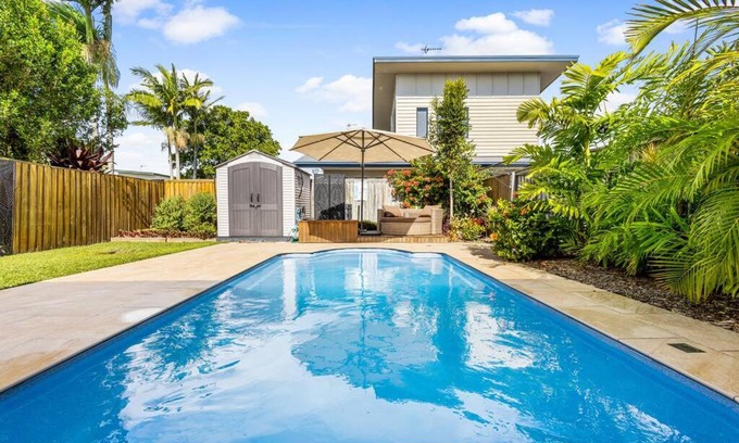 Mudjimba House | Mudjimba Blue - Stylish Paradise