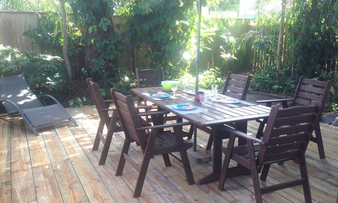 Mudjimba Cottage | Mudjimba Cottage - pets allowed inside & 300 m to the beach