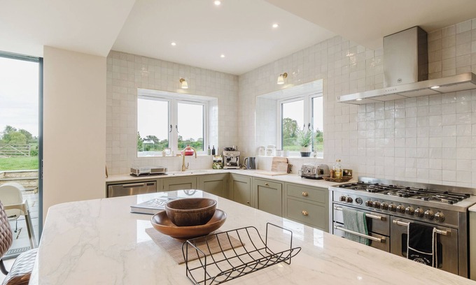 Malmesbury House | Mulberry Cottage 5BD in Wiltshire