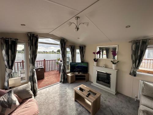 Crowle House | Mulberry Heaven - Clearwater