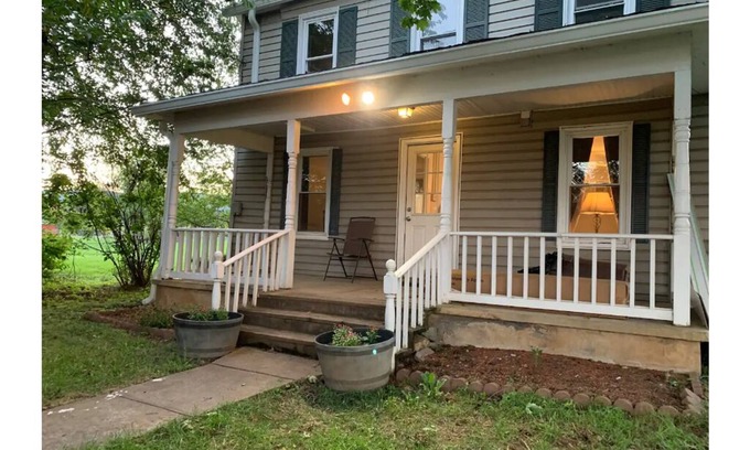 Fishers Hill Other | Mulberry Run Farmhouse - Steps away from family-run Farm Market!