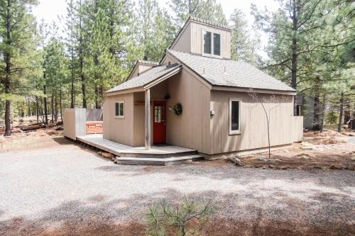 Black Butte Ranch House | Mules Ear Trail Cabin 8