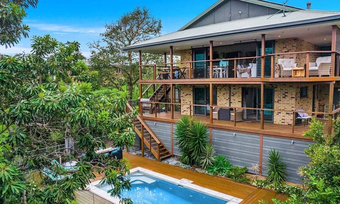 Suffolk Park House | Mulivista - spacious home with ocean views & pool