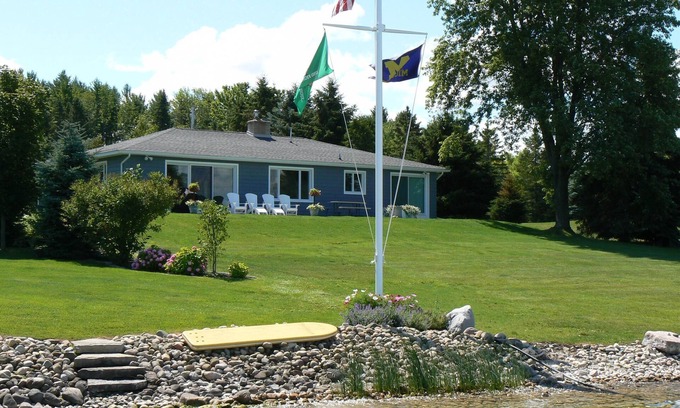 Cheboygan Cottage | Mullet Lake Cottage ⭐️ Beautiful Sunsets❤️