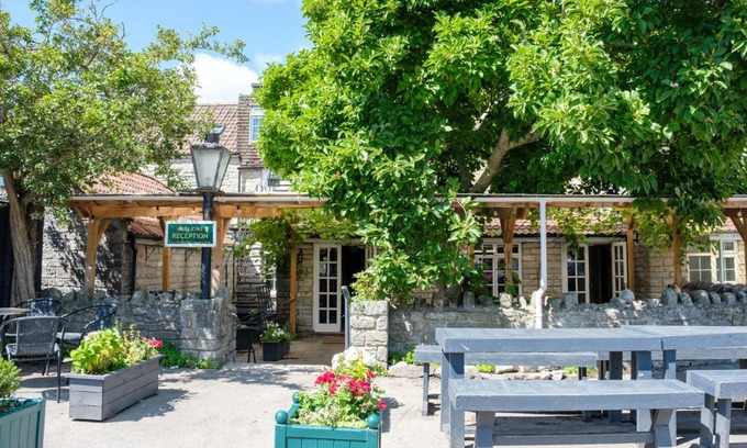 Street Bed & Breakfast | Mullions 51 B&B