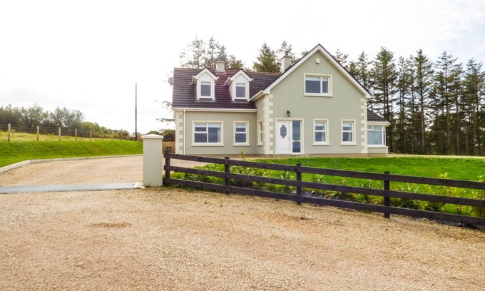 Donegal Cottage | Mulroy Lodge, KERRYKEEL, COUNTY DONEGAL