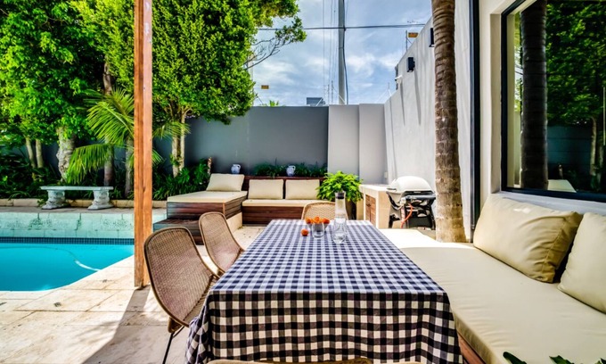 Sea Point Villa | Multi level 4 bedroom villa property