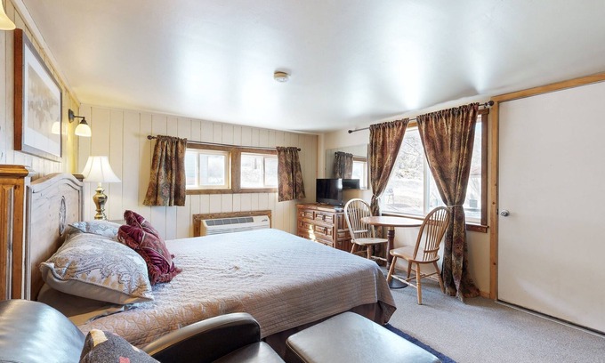 Naturita House | Multi-unit home with deck, grill, mtn views, W/D, & AC