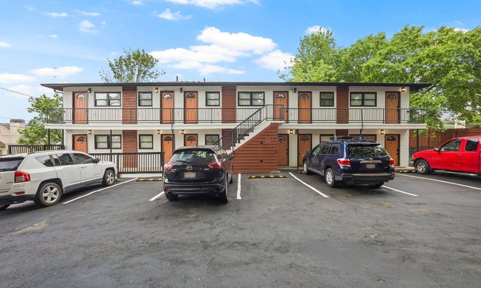 Mechanicsville Apartment | Multiplex Unit with Bathtub & Free Parking