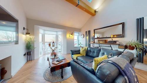 Mumbles Apartment | Mumbles Cottage & Stunning Ocean Views - Sleeps 4