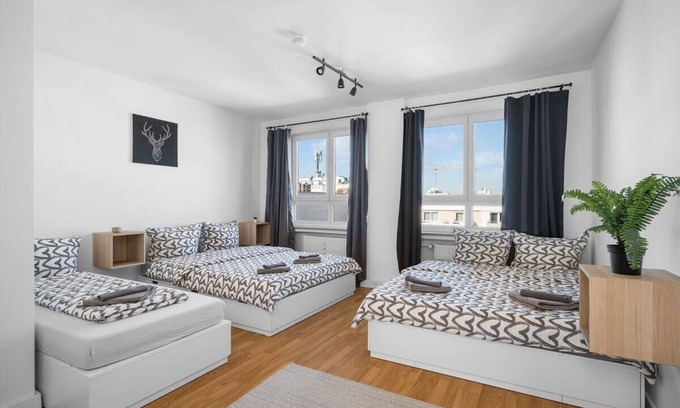 Ludwigsvorstadt-Kliniken Apartment | Munich Gem - 2 Bedroom Alpine View Tranquility
