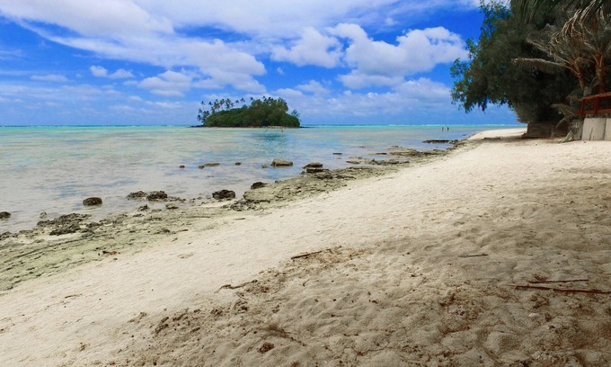 Muri House | Muri Beach House - Right on the Beach Perfect for families