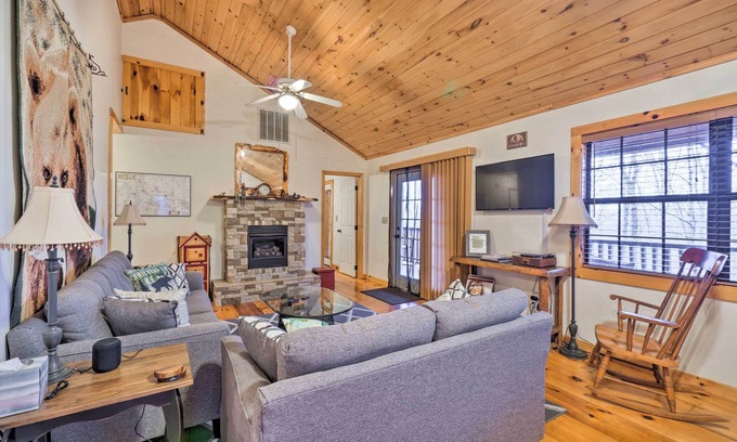 Murphy Cabin | Murphy Family Cabin w/Fire Pit & Forest Views!