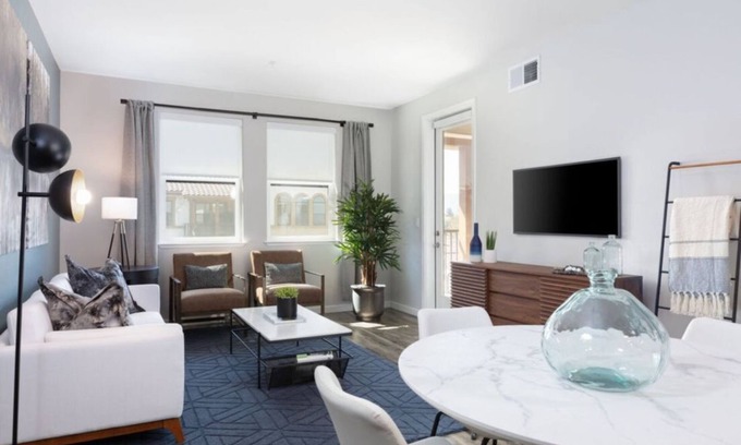 Sunnyvale Condo | Murphy Station 2BR Condo w Pool and Gym