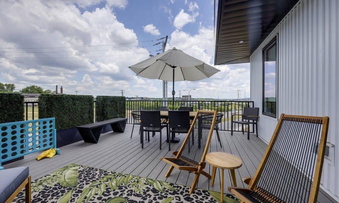 Rolling Mill Hill Apartment | MUSE 1000 sqft Private Deck! Rooftop+Gym, Grill, Elevator, Free St Pk, Walk 2 DT