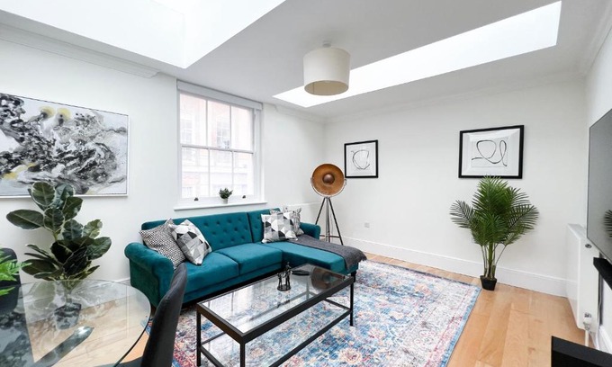 Holborn and Covent Garden Apartment | Museum St Central Soho Townhouse