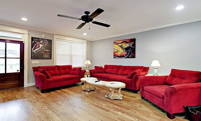 Rolling Acres House | Music City 3 BR Suites, 3 1/2 Baths, 4 Miles to Broadway, Walk to Eat & Drink