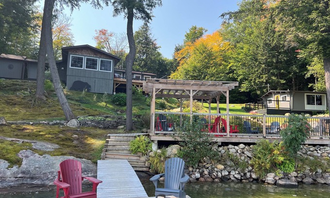 Seguin Cottage | Muskoka Lakefront cottage 3 BR main cottage & 2 BR Bunkie on clear lake
