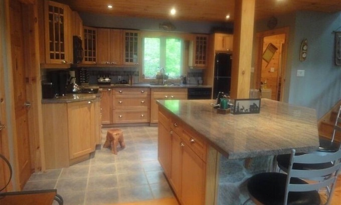 Georgian Bay Cottage | 'Muskoka Rustic Beauty' Located on Beautiful Six Mile Lake!