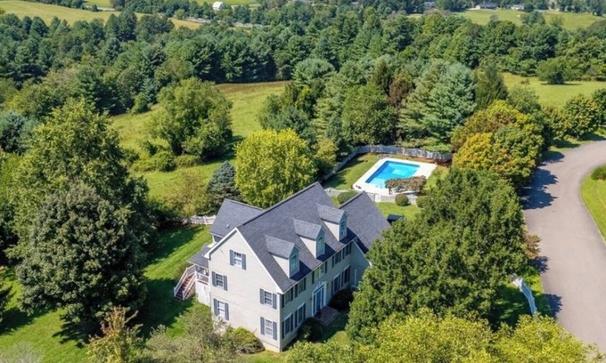 Galax House | Must see 4/3 Family/Pet Friendly+Pool&hot tub