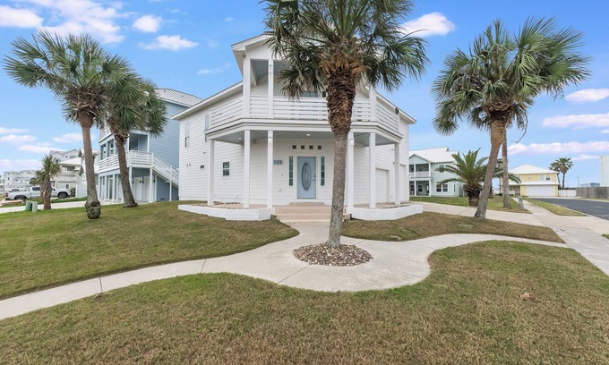 Port Aransas House | Mustang Island vacation home, access to beach & community pool