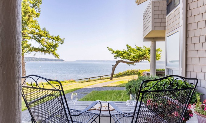 Freeland Condo | Mutiny Bay Condo by AvantStay | Walk to the Beach