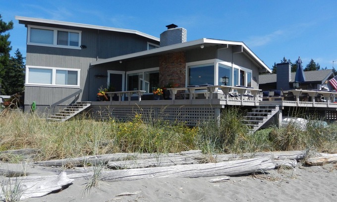 Freeland Cabin | Mutiny Bay Waterfront