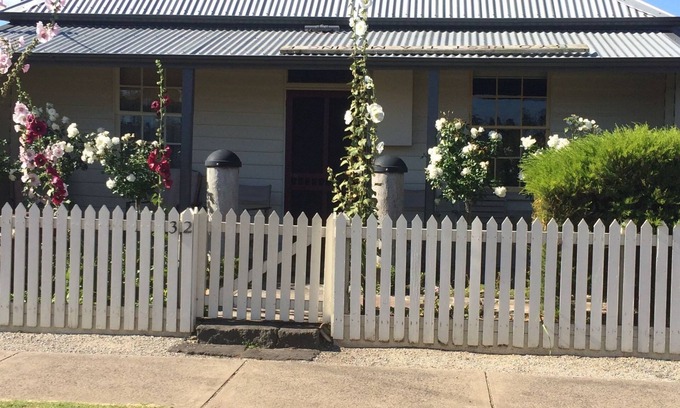 Port Fairy Cottage | Mutton Bird Cottage, perfect central location
