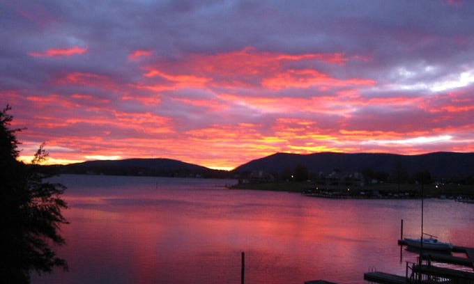 North Shore Condo | My Blue Heaven! Sleeps 6 - Lakefront!