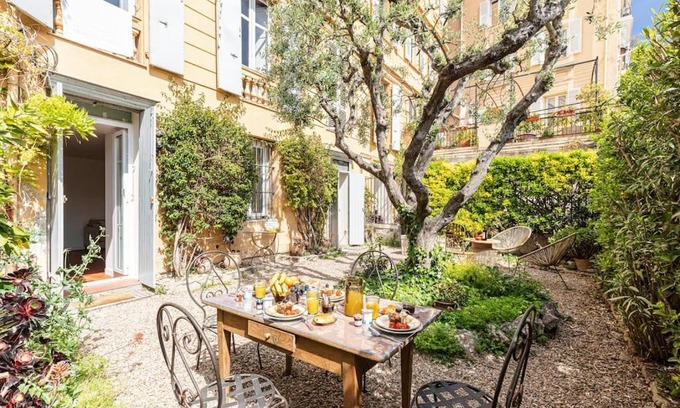 Old Town Apartment | MY CASA - PONCHETTES 17 - with Garden, 30m from the sea