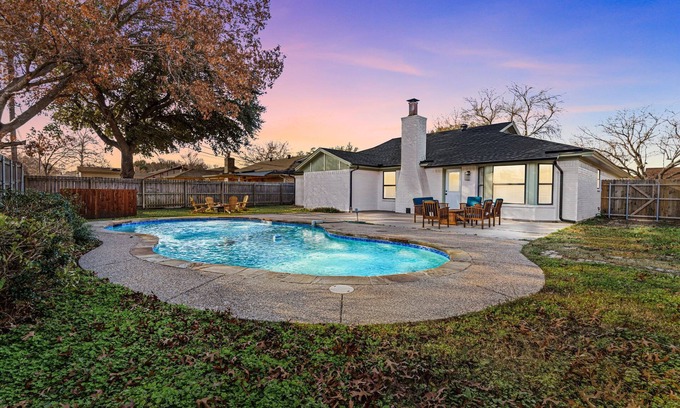 North Richland Hills Villa | My Golden DFW Villa & Pooln