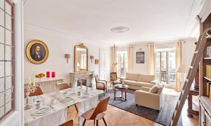 Quartier du Faubourg-Montmartre Bed & Breakfast | My Home For You Luxury B&B Adults Only