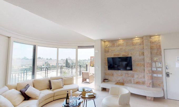 Jerusalem City Centre Apartment | ⚜MY JERUSALEM'S WALLS⚜Awesome view⚜Balcony &Roof⚜