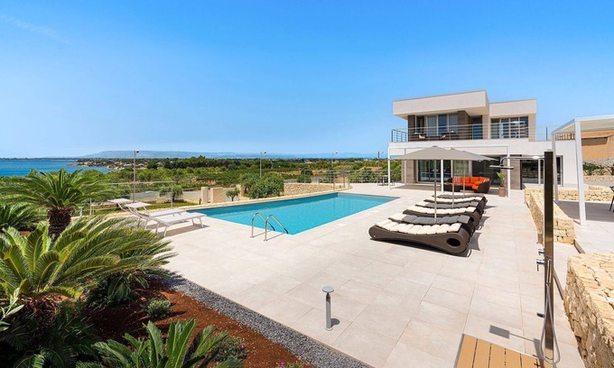 Syracuse Villa | My Rental Homes - Villa Silvia with pool , sea view and outdoor kitchen