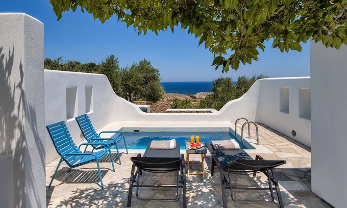 Kamari Villa | My Rental Homes - Villa Vorias with swimming pool. 1 bedroom; 4 guests
