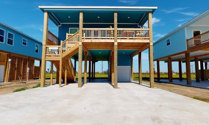 Port Bolivar House | My Three Suns: 3 BR, 2 BA House in Crystal Beach, Sleeps 9