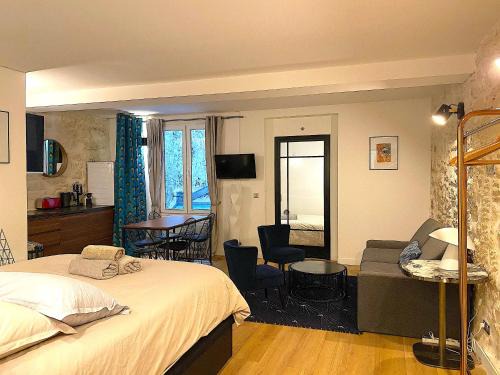 Strasbourg -Saint-Denis Apartment | My Trip in Paris - Martin