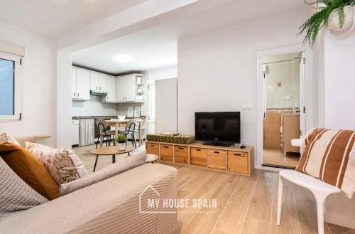 Distrito Llano Apartment | MyHouseSpain - Piso reformado con patio privado