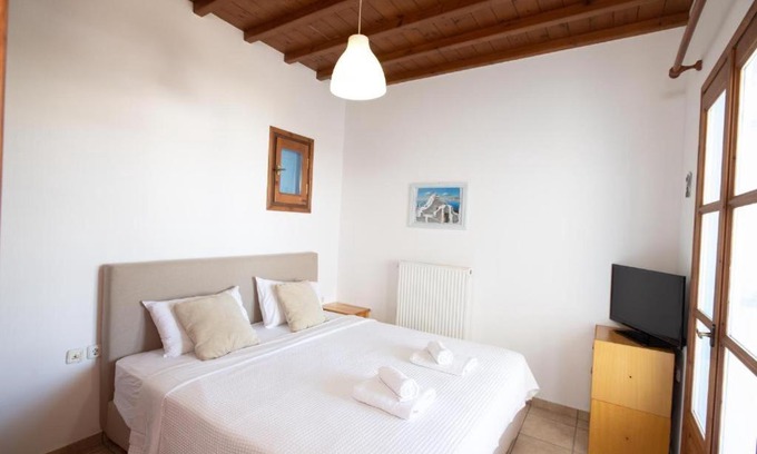 Platis Gialos Apartment | Mykonos Elegance 2-Bedroom Escape in Psarou