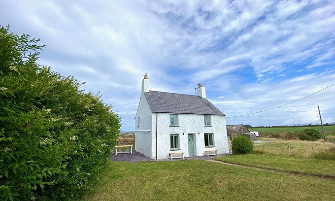 Garn Fadryn Apartment | Mynachdy - sleeps 6 guests in 3 bedrooms