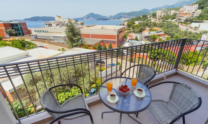 Przno Apartment | MyPrzno - Spacious 3 BD Apartment with Great Sea View