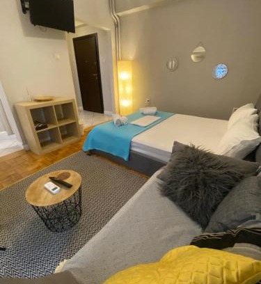 Platia Viktorias Apartment | Myron Cozy Apartment For 2