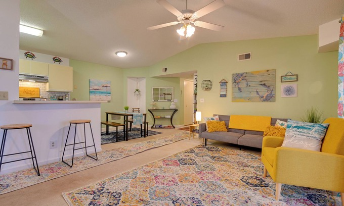 Surfside Beach Condo | Myrtle Beach Condo 2 Mi to Surfside Beach!
