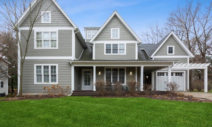 Union Pier House | Mysa Retreat: Pool, Theatre, Fire Pit & More - 6+ Bedroom for 16 Guests!