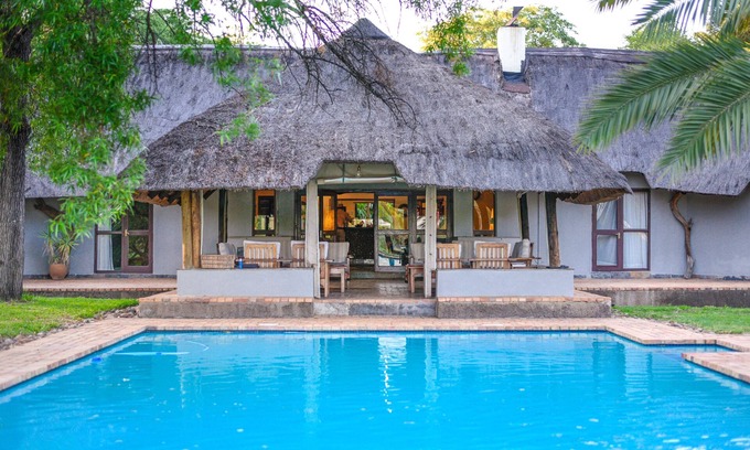 Beestekraal Cabin | Mziki Safari Lodge
