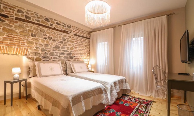 Korce House | Në Kroi