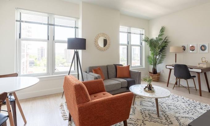 North Bethesda Apartment | N Bethesda 1BR with Pool and Gym Access